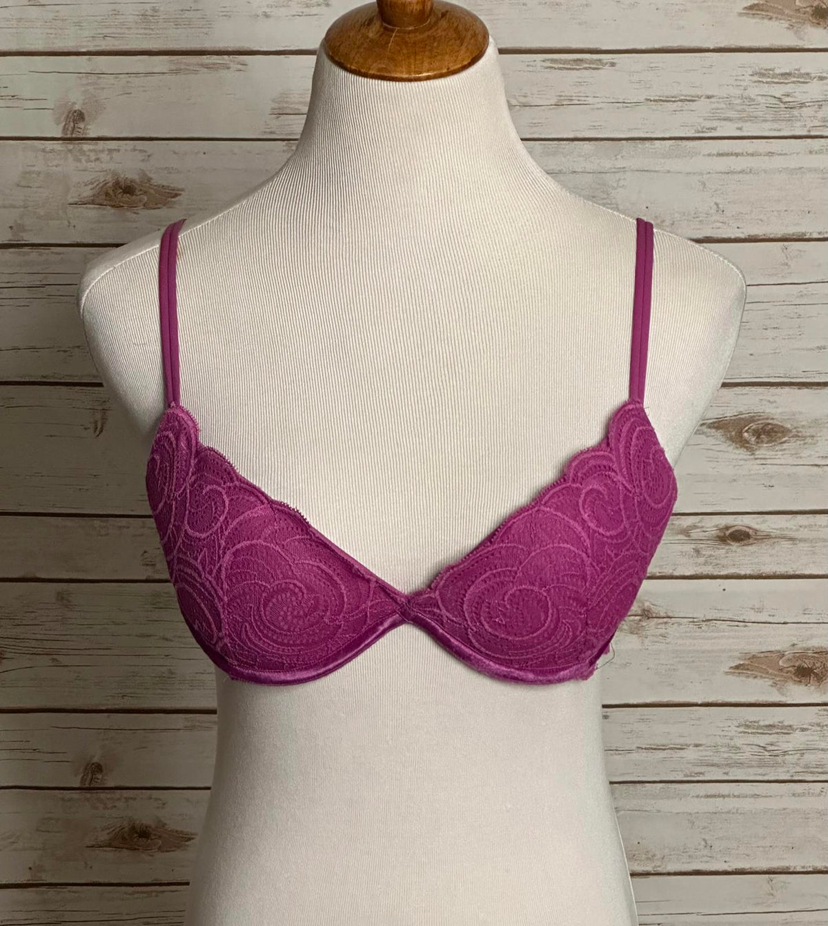 Victoria's Secret Very Sexy purple floral lace push-up bra Size 36B