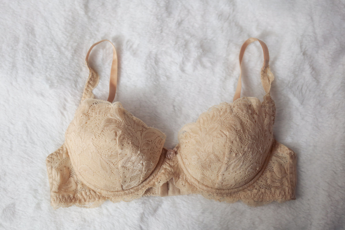 Victoria's Secret 34B Vintage 2000 Y2K Bra Nude Lace